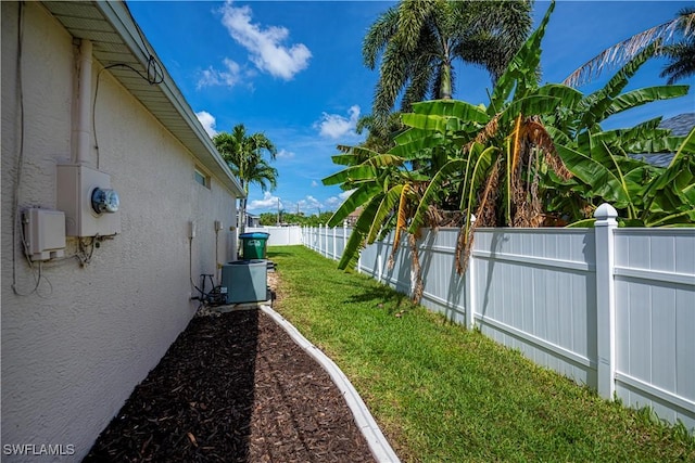 806 SW 4th Ave, Cape Coral, FL 33991 - view of yard