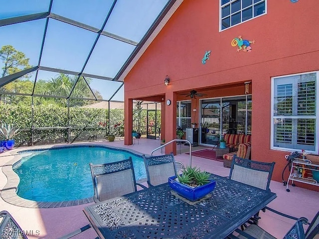 27329 Jolly Roger Ln, Bonita Springs, FL 34135 - outdoor pool featuring a patio area, a ceiling fan, outdoor dining area, and a lanai