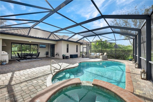 2786 Aviamar Cir, Naples, FL 34114 - view of pool with an outdoor hangout area, a patio area, outdoor dining area, and a pool with connected hot tub