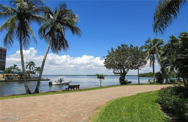 4265 Bay Beach Ln Unit 524, Fort Myers Beach, FL 33931 - surrounding community featuring a water view