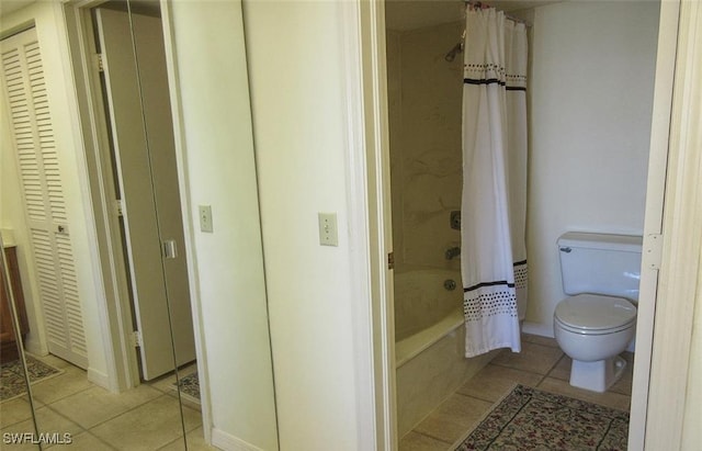 4265 Bay Beach Ln Unit 524, Fort Myers Beach, FL 33931 - bathroom with tile patterned floors, shower / bath combo, and a closet