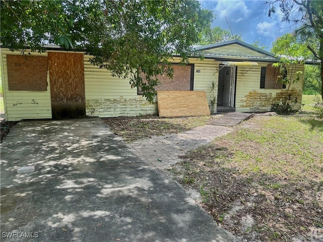 view of front of property