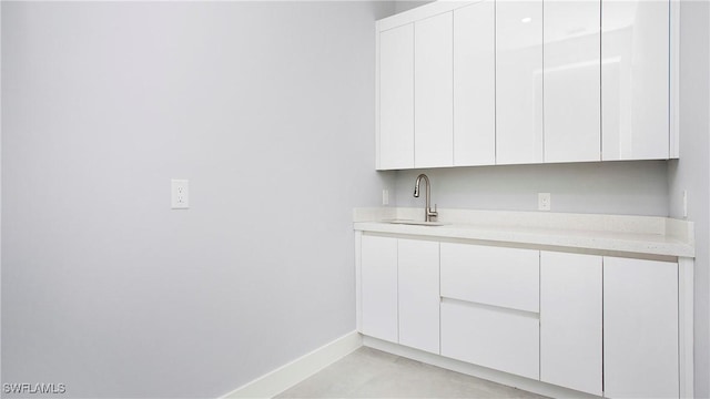 739 David Laird Ln, Lehigh Acres, FL 33974 - laundry room featuring a sink and baseboards