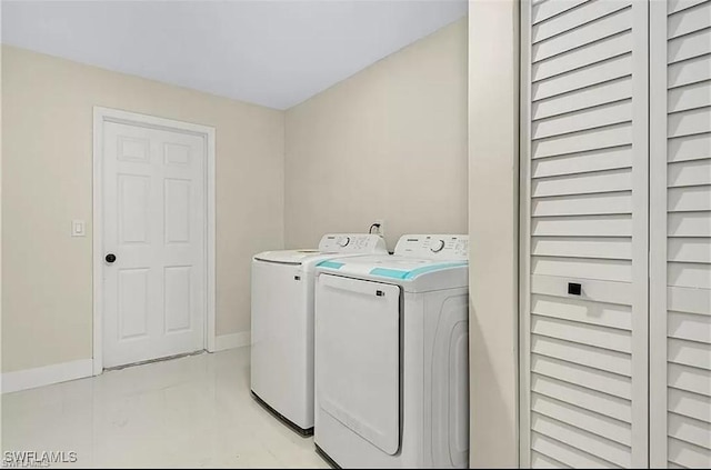 813 SW 52nd St, Cape Coral, FL 33914 - laundry area featuring washing machine and dryer and light tile patterned floors