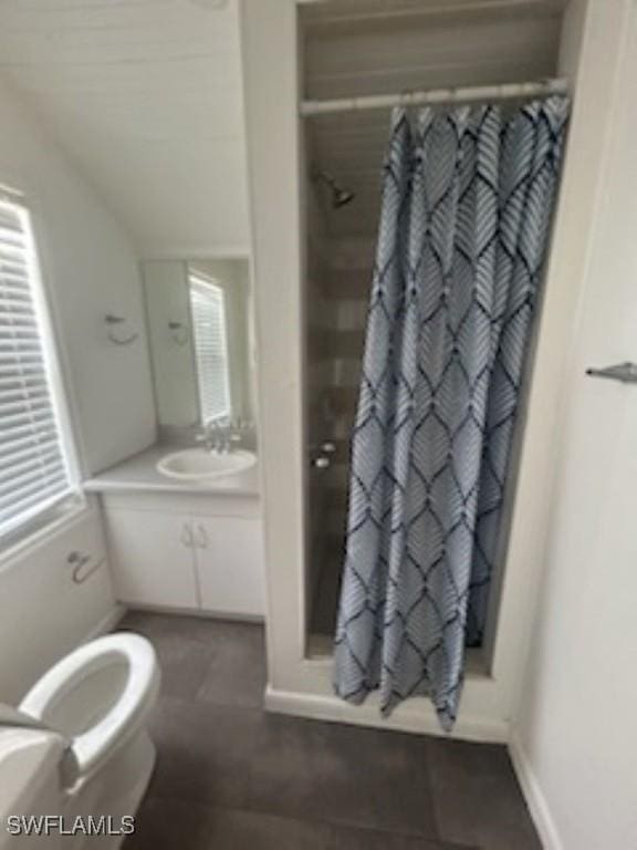539 E Pasadena Ave, Clewiston, FL 33440 - full bathroom featuring curtained shower, vanity, and tile patterned floors