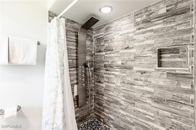 211 W Flamingo Cir, Marco Island, FL 34145 - bathroom featuring tiled shower