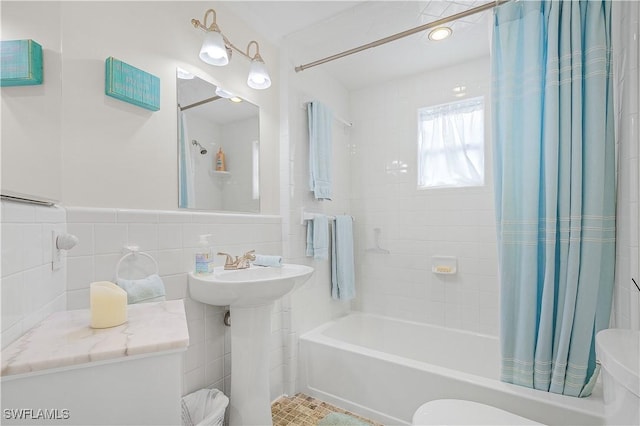 782 107th Ave N, Naples, FL 34108 - bathroom featuring shower / tub combo and tile walls