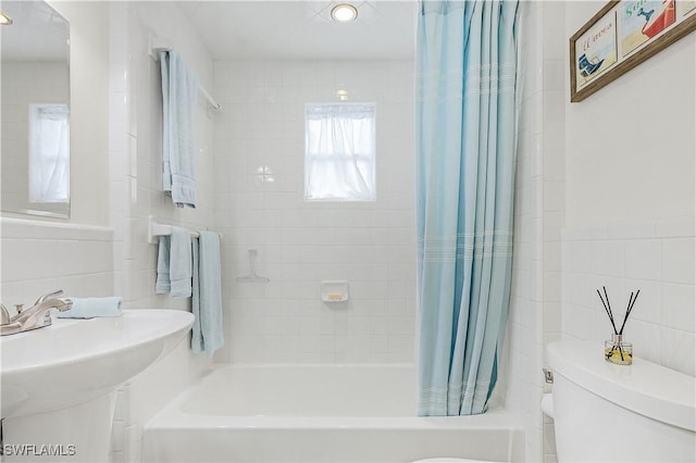 782 107th Ave N, Naples, FL 34108 - full bathroom featuring tile walls, shower / bath combination with curtain, and recessed lighting