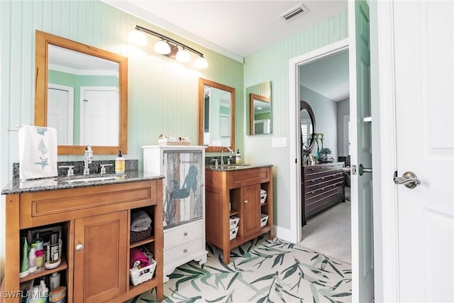 15139 Ligustrum Ln, Alva, FL 33920 - full bath featuring two vanities