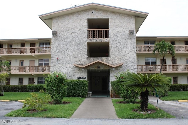 1395 NE 167th St # 107, North Miami Beach, FL 33162 - view of apartment building / complex
