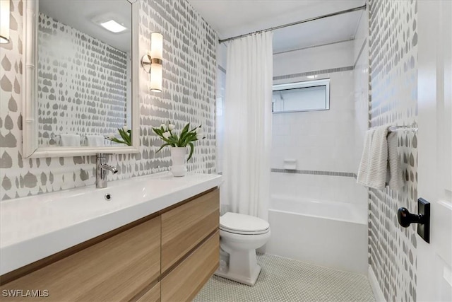 701 Harbour Dr, Naples, FL 34103 - full bath featuring vanity, shower / tub combo with curtain, tile patterned flooring, and wallpapered walls