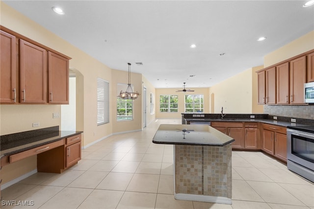 2628 Fairmont Cove Ct, Cape Coral, FL 33991 - kitchen with stainless steel appliances, decorative backsplash, a chandelier, a peninsula, and recessed lighting