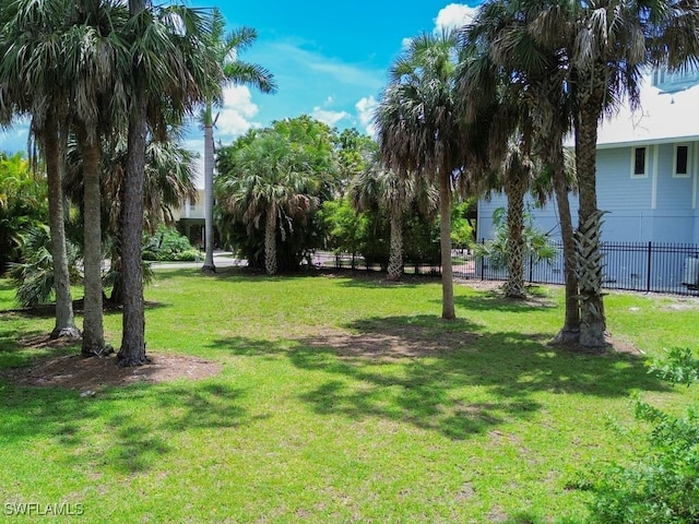 1675 Avion Pl, Naples, FL 34104