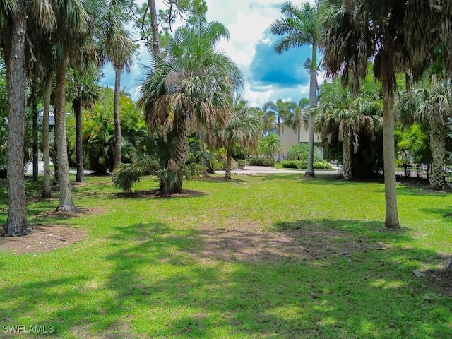 1675 Avion Pl, Naples, FL 34104