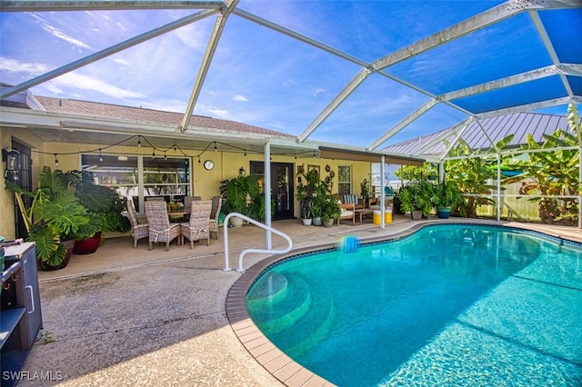 4512 SW 20th Ave, Cape Coral, FL 33914 - outdoor pool featuring a patio area, a lanai, and outdoor dining space