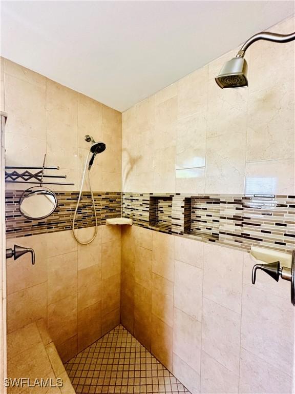 914 Avery St E, Lehigh Acres, FL 33974 - full bath with a tile shower