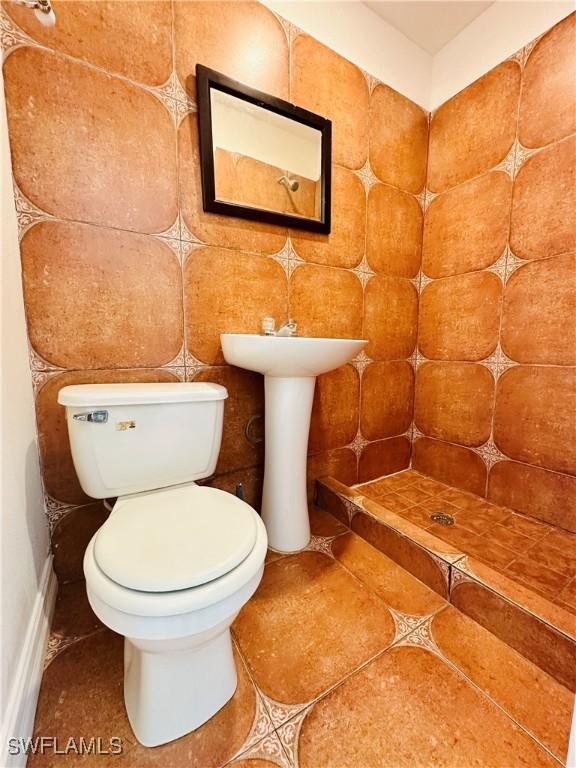 914 Avery St E, Lehigh Acres, FL 33974 - bathroom with tile patterned floors and a tile shower
