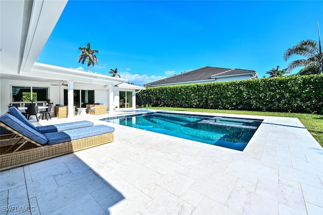 646 Park Shore Dr, Naples, FL 34103 - view of swimming pool featuring outdoor lounge area, a ceiling fan, a patio area, and a pool with connected hot tub
