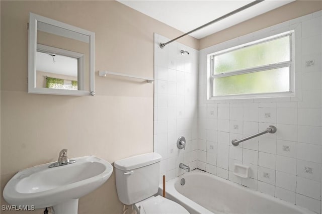 751 108th Ave N, Naples, FL 34108 - full bath featuring toilet and washtub / shower combination