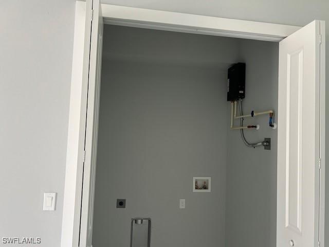 3501 E 10th St, Lehigh Acres, FL 33972 - laundry area featuring hookup for an electric dryer and hookup for a washing machine