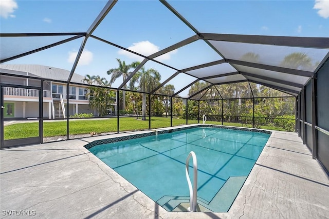 6120 Henderson Rd, Sanibel, FL 33957 - swimming pool featuring a yard and glass enclosure