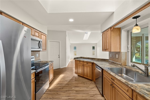 19897 Midway Blvd, Port Charlotte, FL 33948 - kitchen with appliances with stainless steel finishes, light wood-type flooring, tasteful backsplash, recessed lighting, and a peninsula