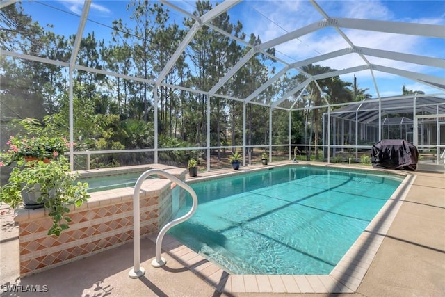 5730 Lago Villaggio Way, Naples, FL 34104 - swimming pool with an in-ground hot tub and a patio area