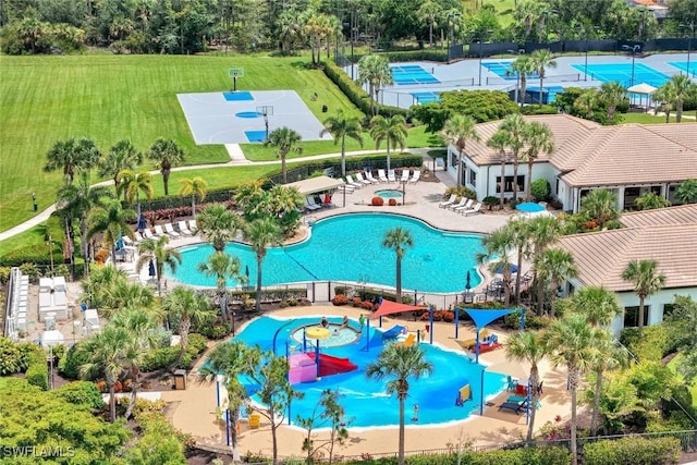 10490 Spruce Pine Ct, Fort Myers, FL 33913 - aerial view of a pool