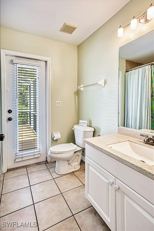 914 SW 9th Ct, Cape Coral, FL 33991 - full bath featuring vanity, tile patterned floors, and a shower with curtain