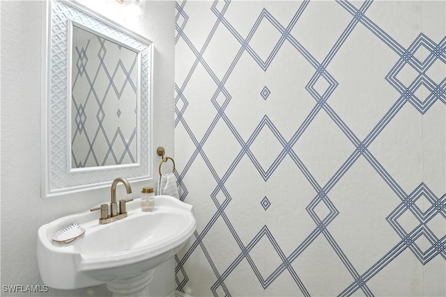 719 Park Ave, Naples, FL 34110 - bathroom with a sink