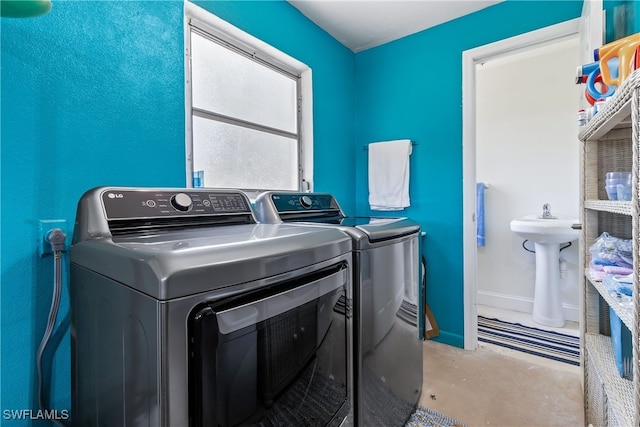 4622 SW 10th Ave, Cape Coral, FL 33914 - laundry room with independent washer and dryer
