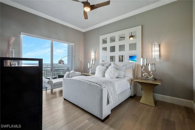 bedroom featuring crown molding, light wood-style floors, and a ceiling fan