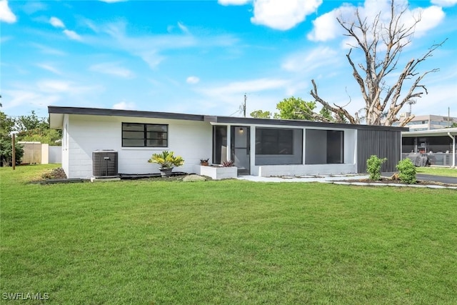 2118 Aldridge Ave, Fort Myers, FL 33907 - rear view of property featuring a sunroom and a yard