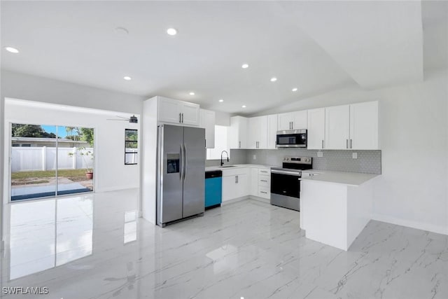2118 Aldridge Ave, Fort Myers, FL 33907 - kitchen with stainless steel appliances, decorative backsplash, a peninsula, light countertops, and recessed lighting