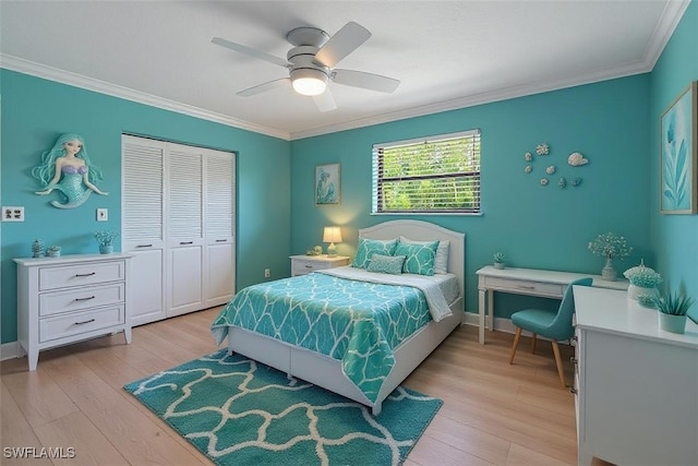 1674 Bunting Ln, Sanibel, FL 33957 - bedroom featuring light wood-style flooring, crown molding, a closet, and a ceiling fan