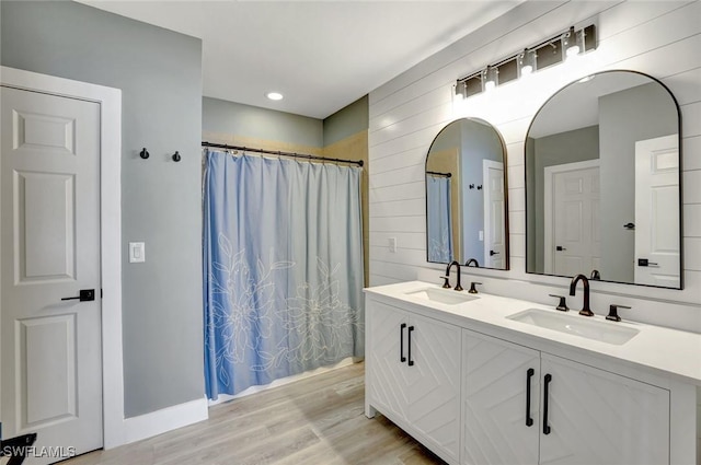 692 Hadley St E, Naples, FL 34104 - full bath featuring double vanity, wood finished floors, and curtained shower