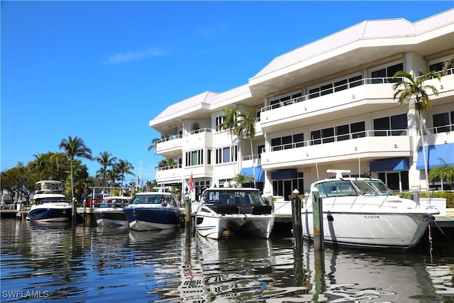 909 10th St S, Naples, FL 34102