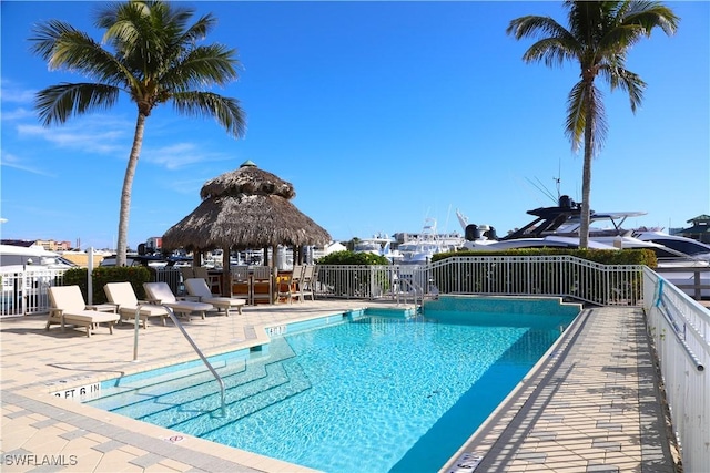909 10th St S, Naples, FL 34102