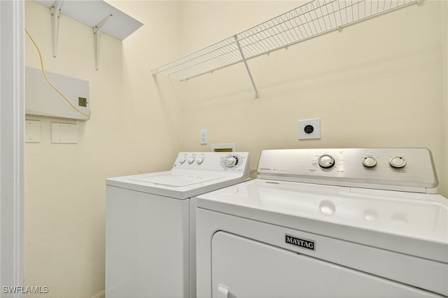 2797 1st St Unit 2004, Fort Myers, FL 33916 - laundry room featuring independent washer and dryer