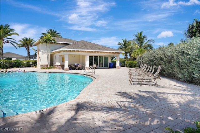 6425 Estero Bay Dr, Fort Myers, FL 33908 - community pool with a patio area
