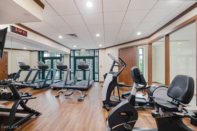 7515 Pelican Bay Blvd Unit 8A, Naples, FL 34108 - workout area featuring wood finished floors, expansive windows, and recessed lighting