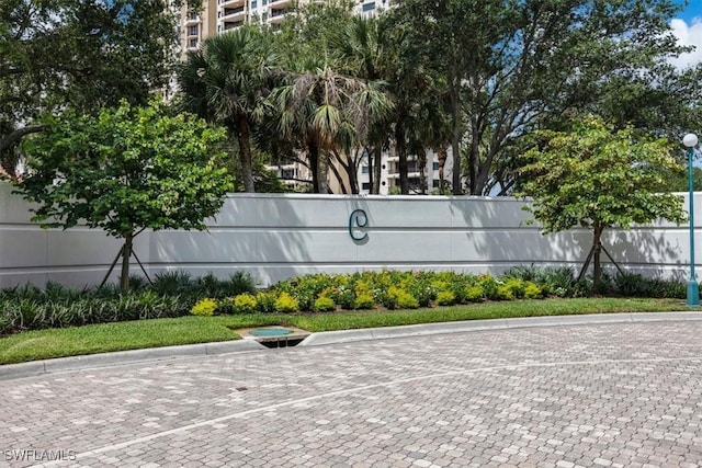 7515 Pelican Bay Blvd Unit 8A, Naples, FL 34108 - view of community sign