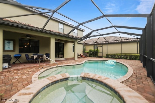 20333 Cypress Shadows Blvd, Estero, FL 33928 - view of swimming pool featuring ceiling fan, a pool with connected hot tub, a patio area, and outdoor dining space