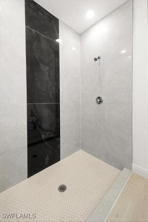 9013 Largo Cir, Labelle, FL 33935 - full bath featuring a tile shower