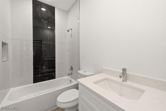 9013 Largo Cir, Labelle, FL 33935 - full bath featuring vanity and bathing tub / shower combination