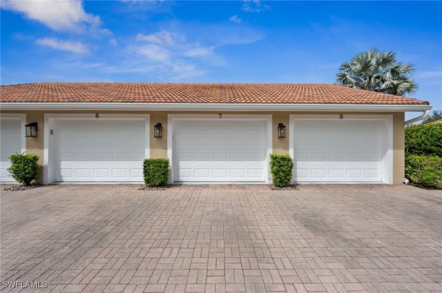 2370 Magnolia Ave Unit 6807, Naples, FL 34112 - view of garage