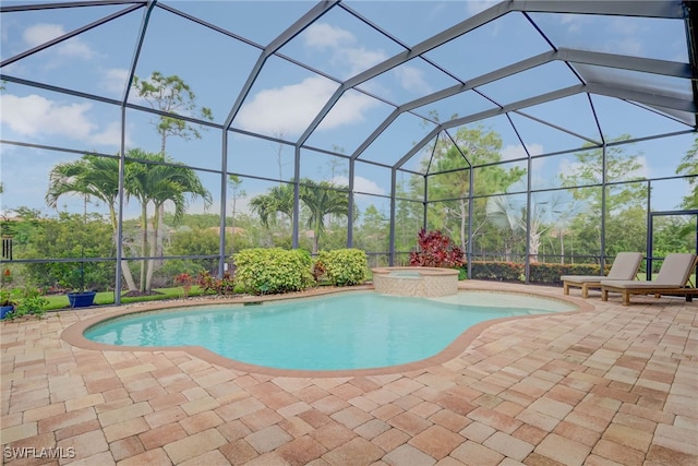 11330 Hidalgo Ct, Fort Myers, FL 33912 - view of swimming pool with a patio, a pool with connected hot tub, and a lanai