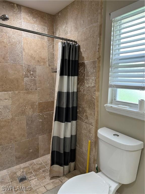 4620 Parrot Ave, Naples, FL 34104 - full bath featuring a tile shower and plenty of natural light