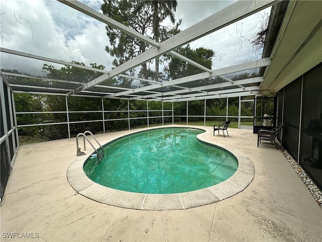4620 Parrot Ave, Naples, FL 34104 - view of swimming pool featuring a patio and a lanai