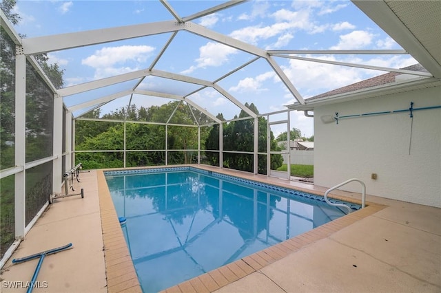 3213 22nd St SW, Lehigh Acres, FL 33976 - outdoor pool featuring a patio area and glass enclosure